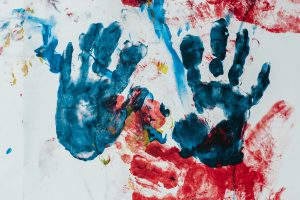kinderhanden_verf_crasborn