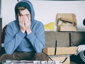 foto jongen heeft last van tinnitus