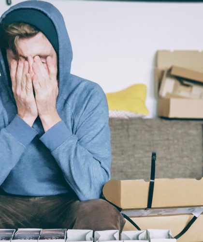 foto jongen heeft last van tinnitus