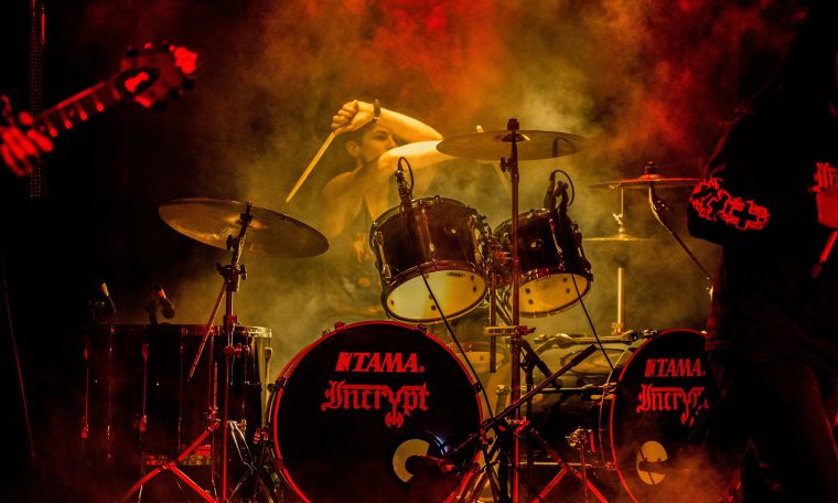 Filmtip: sound of metal, over een drummer die doof wordt.