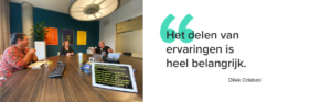 Een header afbeelding met een foto van drie vrouwen in gesprek en een quote er naast: Het delen van ervaringen is belangrijk.