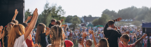 Evenement buitenlucht mensenmassa geluidsoverlast omwonenden