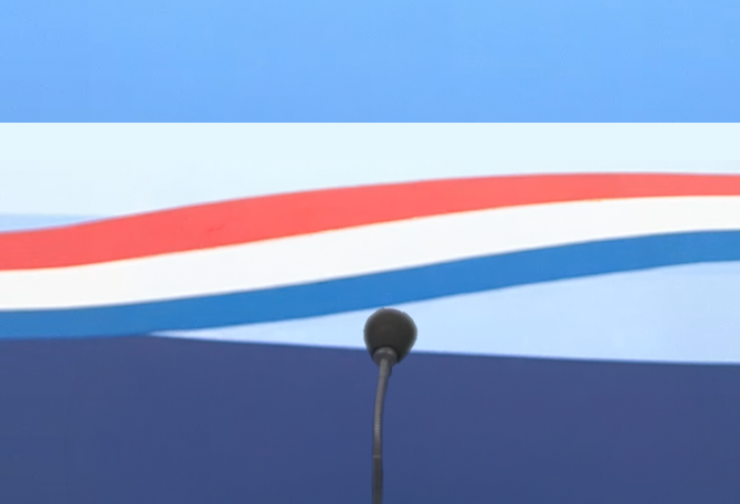 Persconferentie zaal met microfoon