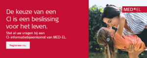 Moeder omhelst dochter met CI